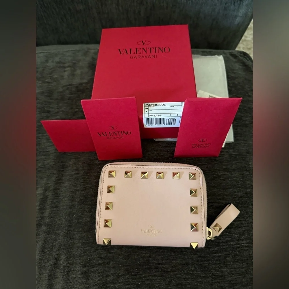 Valentino Garavani Pink Rockstud Wallet full inclusion‎ EUC msrp $490
